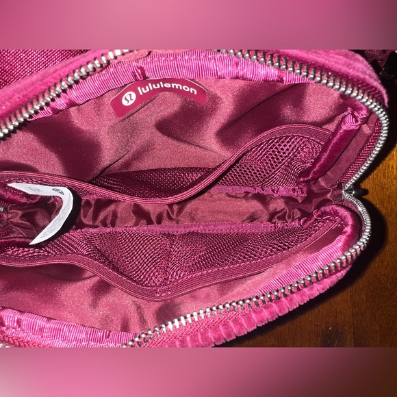 Lululemon everywhere belt bag size L1. - Picture 6 of 8